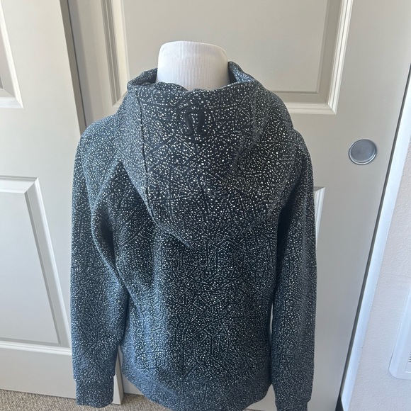 Lululemon Scuba Hoodie Light Cotton Fleece
Night View White Black - Picture 3 of 14